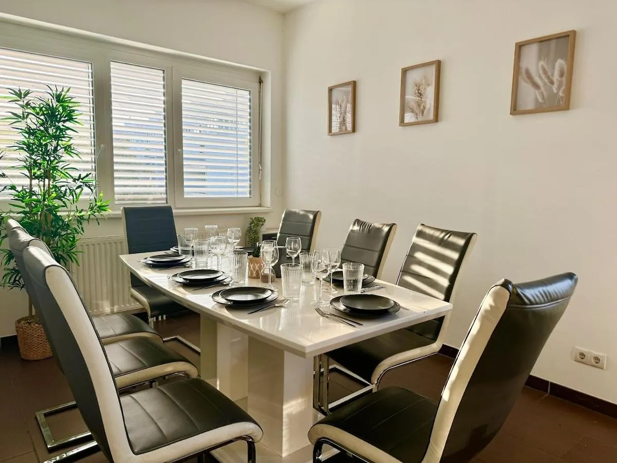 130 M2 Stylish 4 Bedroom Apartment With Balcony Vienna