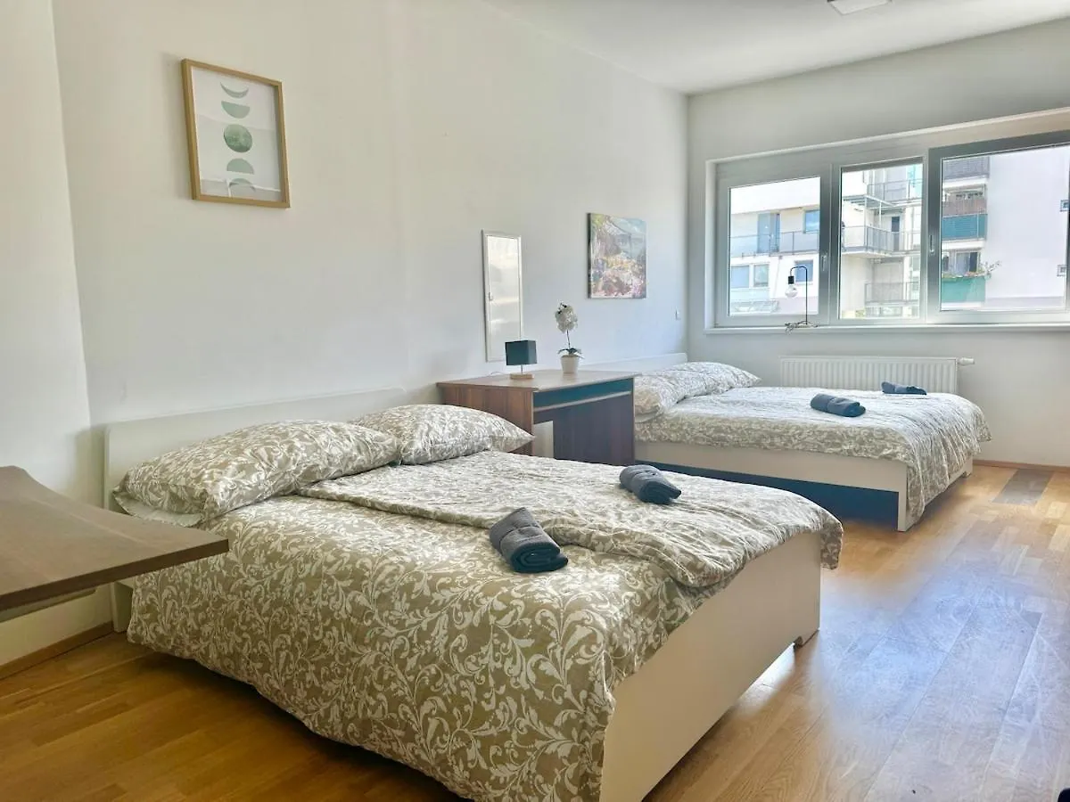 130 M2 Stylish 4 Bedroom Apartment With Balcony Vienna 0*,  Austria