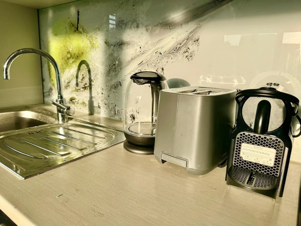 130 M2 Stylish 4 Bedroom Apartment With Balcony Vienna