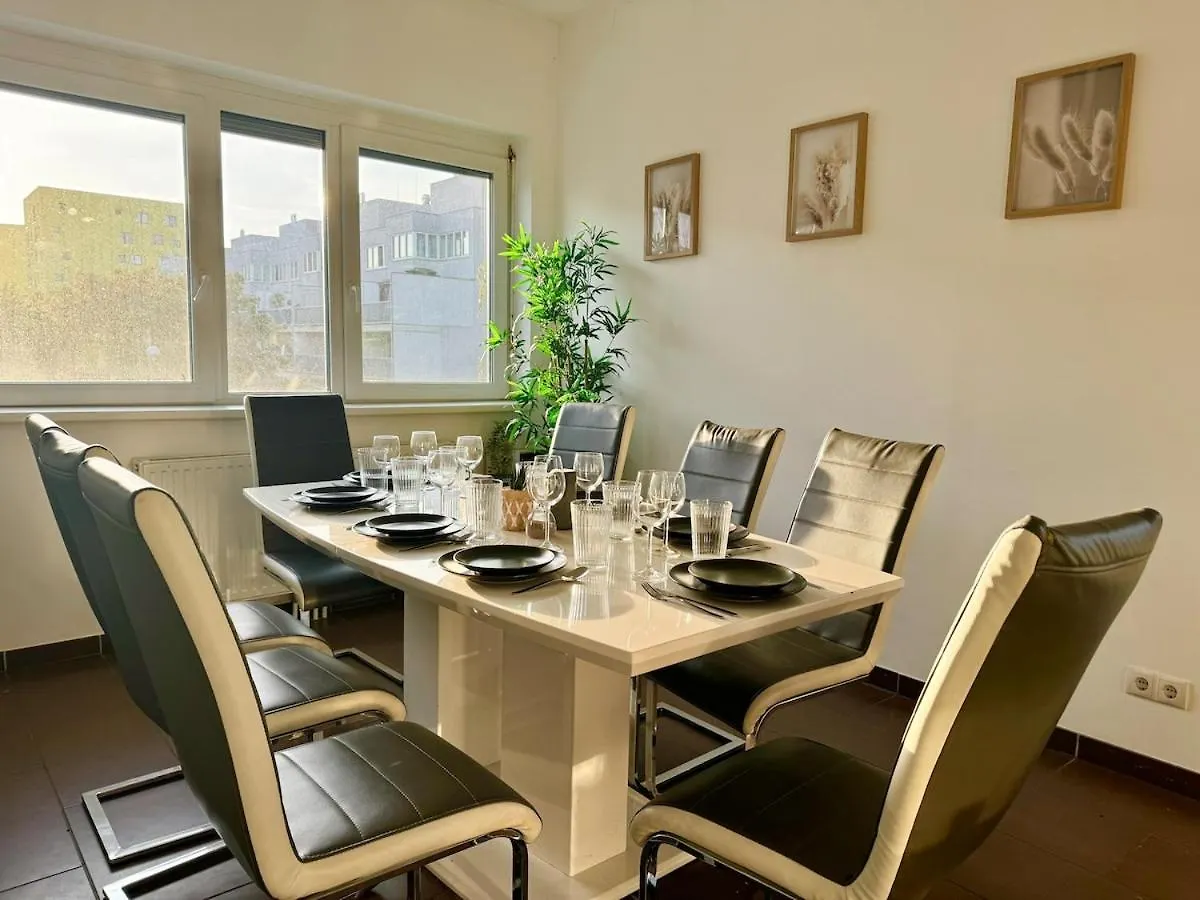 130 M2 Stylish 4 Bedroom Apartment With Balcony Vienna Austria