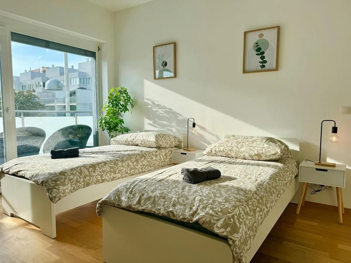 130 M2 Stylish 4 Bedroom Apartment With Balcony Vienna