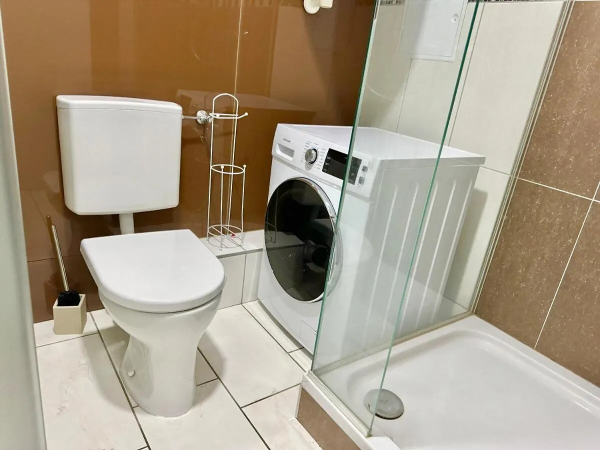 130 M2 Stylish 4 Bedroom Apartment With Balcony Vienna Austria