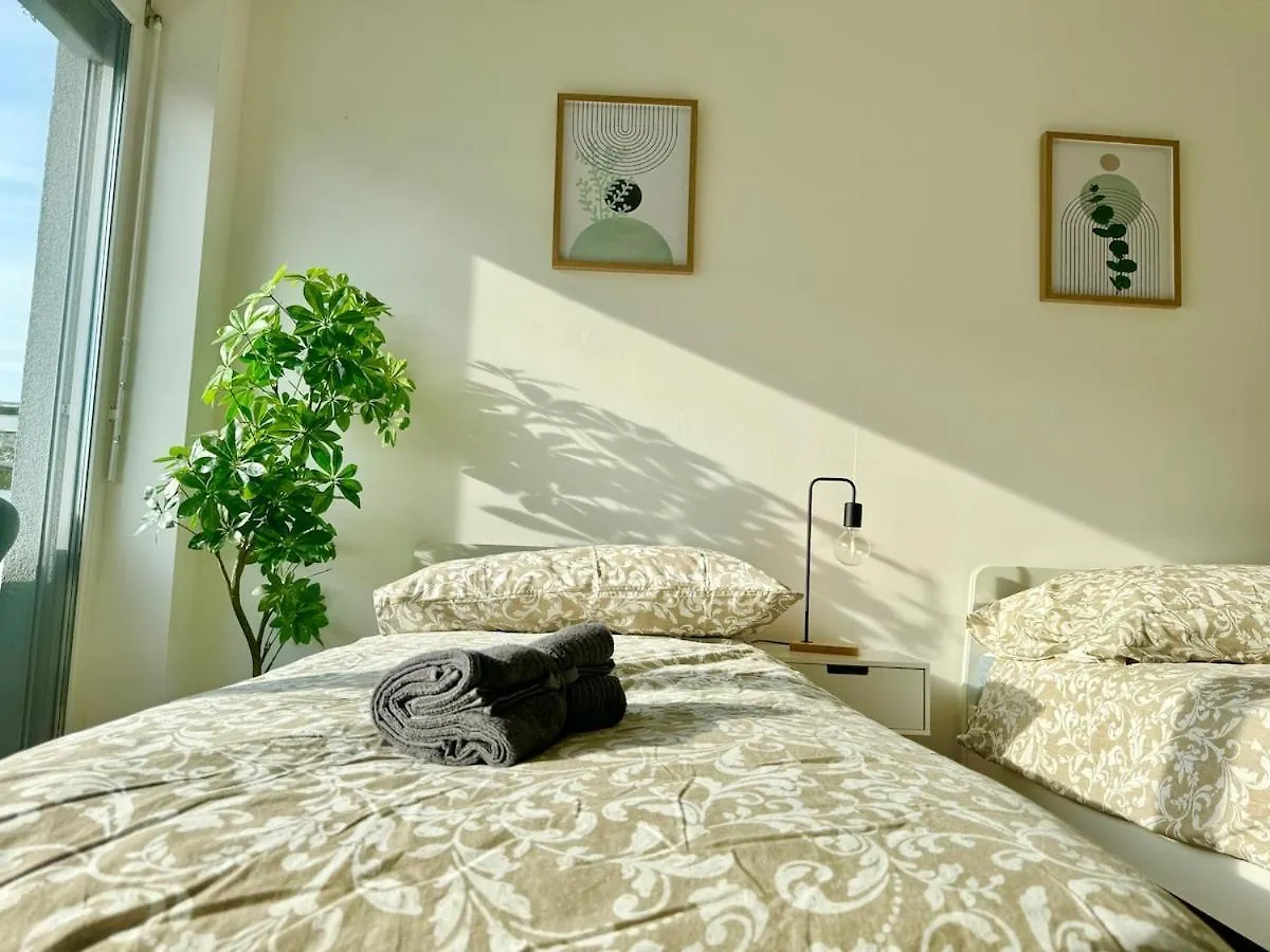 130 M2 Stylish 4 Bedroom Apartment With Balcony Vienna Austria