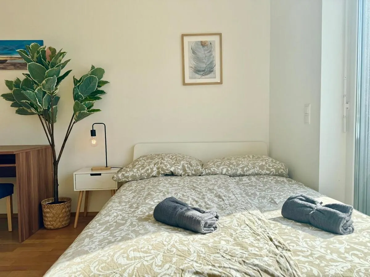 130 M2 Stylish 4 Bedroom Apartment With Balcony Vienna