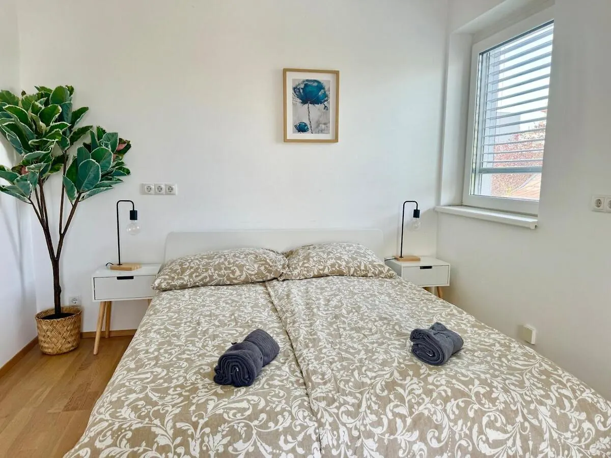 130 M2 Stylish 4 Bedroom Apartment With Balcony Vienna
